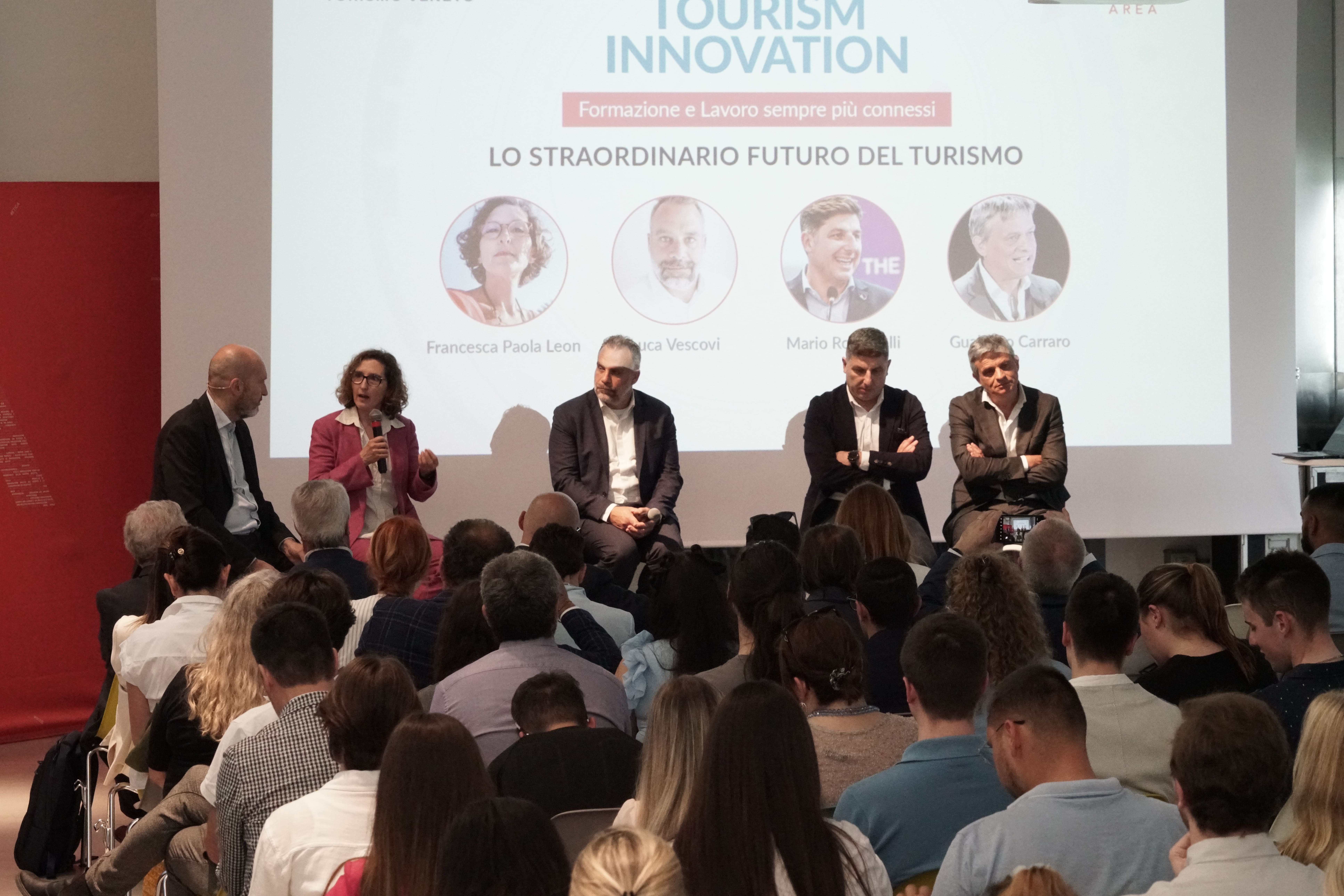 persone ad una conferenza