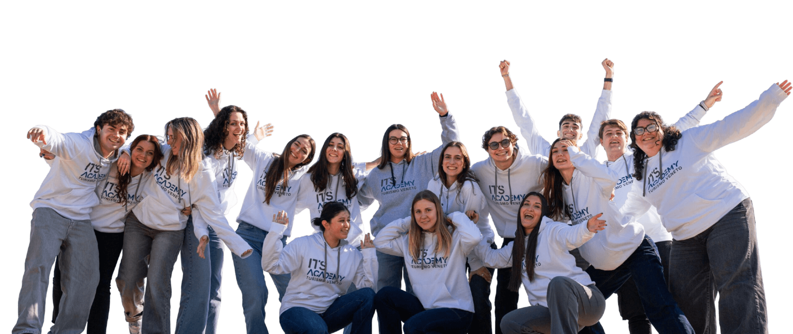 ragazzi in posa con mani alzate